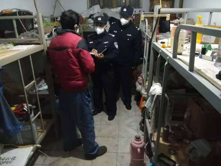 抓贼法治青岛：万人大社区里有个“邢捕头” 他自建微信群成立“抓贼联盟”
