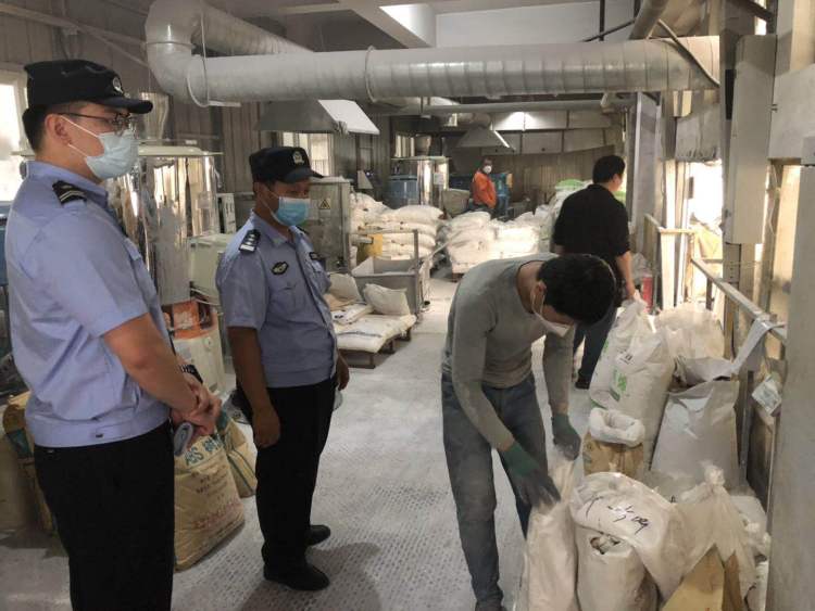 抓贼法治青岛：万人大社区里有个“邢捕头” 他自建微信群成立“抓贼联盟”