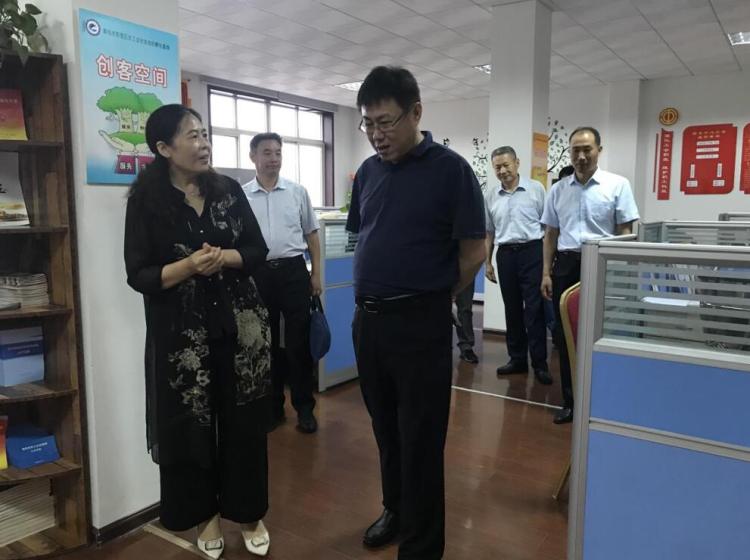 培训基地青岛市社会组织管理局相关领导到即墨区社会组织孵化培训基地调研