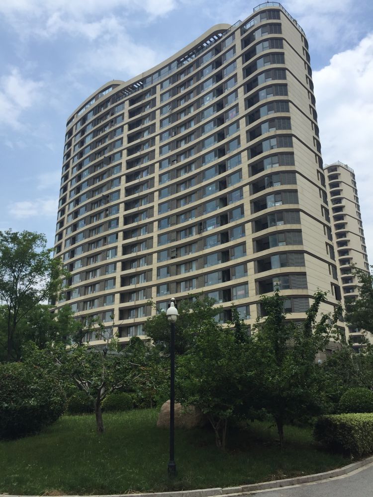 第一名青岛李沧区时代城小区业主给物业送“锦旗”：不负责任第一名 推诿扯皮第一名