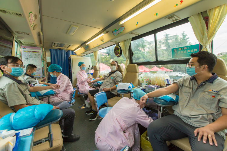 公司党委青岛能源开源热电公司党委开展“热企献热血，真情暖人心”主题党日活动