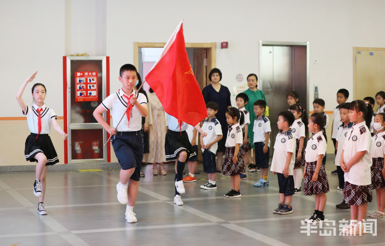 入队中国共产党成立99周年之际 青岛南京路小学举行庄严的入队仪式