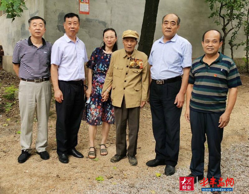 “七一”送温暖 潍坊军用饮食供应站看望老军人“倾听老兵的故事”