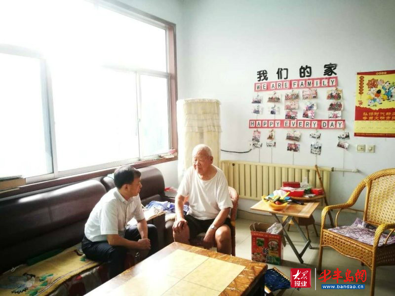 “七一”送温暖 潍坊军用饮食供应站看望老军人“倾听老兵的故事”