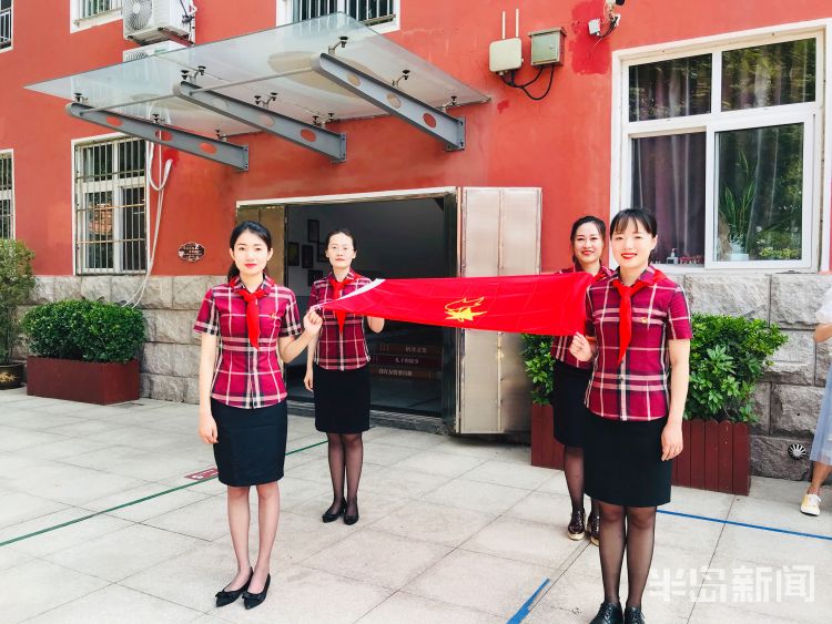 入队青岛大学路小学一年级：今天，我们入队了！