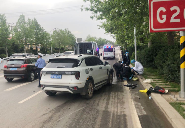 骑手电动车骑手重伤无钱医治 城阳交警启动救助基金助他脱险