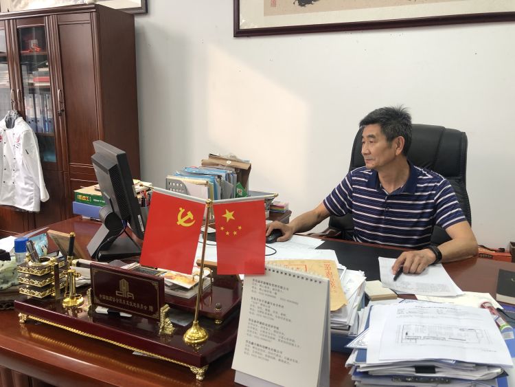 餐饮36年党龄的老党员贾建江：一人投身餐饮 众人“吃饭”不愁