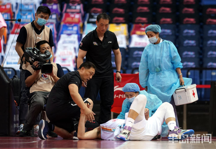 季后赛俞长栋血溅球场 新疆提前10轮锁定季后赛