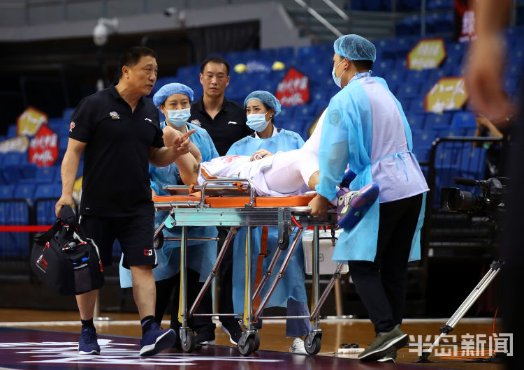 季后赛俞长栋血溅球场 新疆提前10轮锁定季后赛