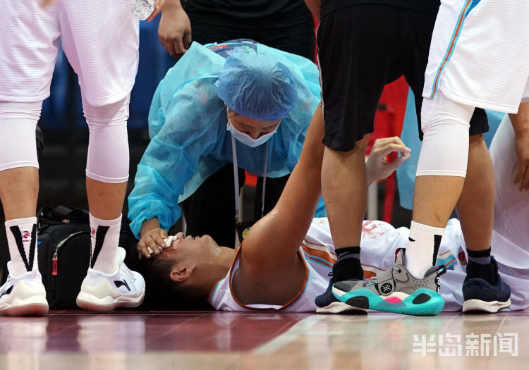 季后赛俞长栋血溅球场 新疆提前10轮锁定季后赛