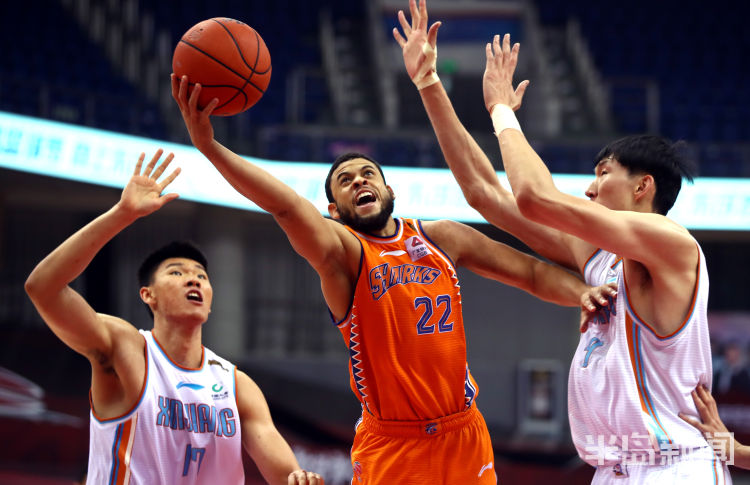 季后赛俞长栋血溅球场 新疆提前10轮锁定季后赛