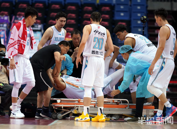 季后赛俞长栋血溅球场 新疆提前10轮锁定季后赛