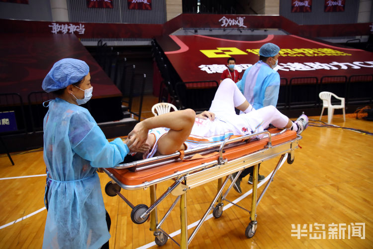 季后赛俞长栋血溅球场 新疆提前10轮锁定季后赛