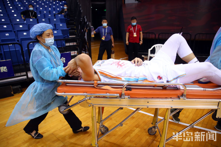 季后赛俞长栋血溅球场 新疆提前10轮锁定季后赛