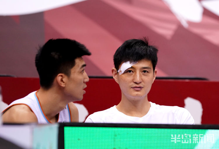 季后赛俞长栋血溅球场 新疆提前10轮锁定季后赛