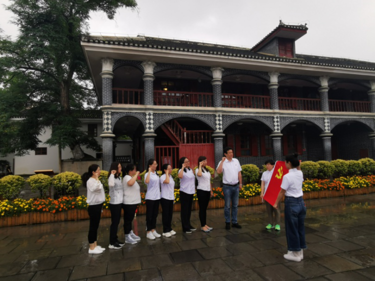 初心市南区赴安顺平坝支教纪实：红色行动践初心 组团扶贫再蓄力