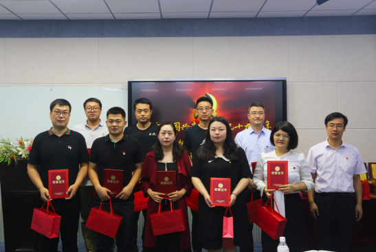 庆生青岛工学院举行“立德树人先锋”创建表彰大会