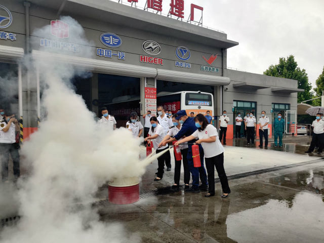 巴士青岛高新区大队应邀为交运温馨巴士开展消防培训演练