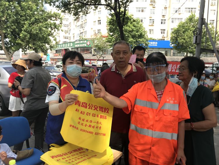 低碳爱心服务大集走进市北区兴隆路街道平安路社区