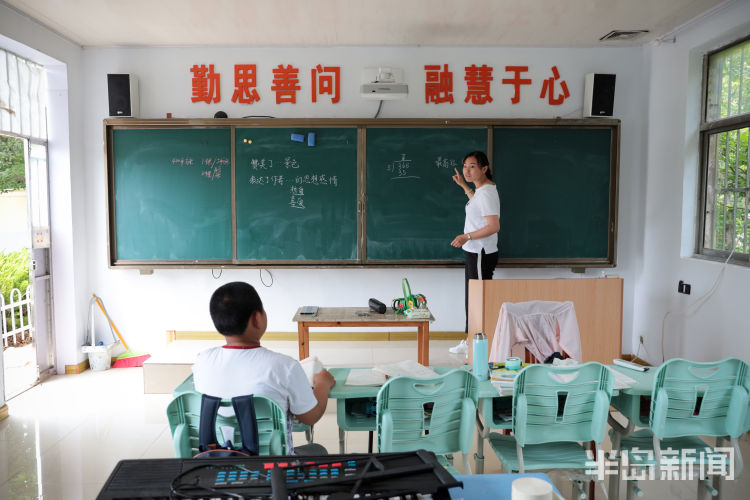 竹岔岛一个老师一个娃 竹岔岛小学的最后一课