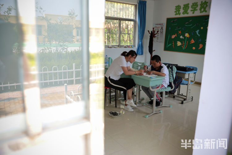 竹岔岛一个老师一个娃 竹岔岛小学的最后一课