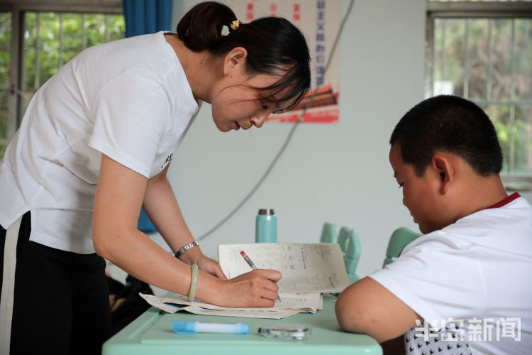 竹岔岛一个老师一个娃 竹岔岛小学的最后一课