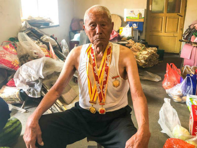 平度市走访抗战老兵 汇聚温暖人心 平度市消防救援大队开展爱党主题教育实践活动