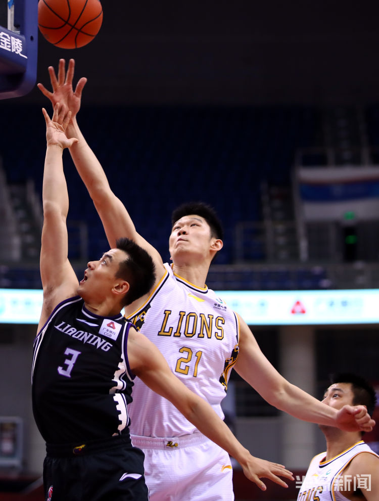 孙铭徽国手对决，孙铭徽完爆郭艾伦！浙江广厦轻取辽宁