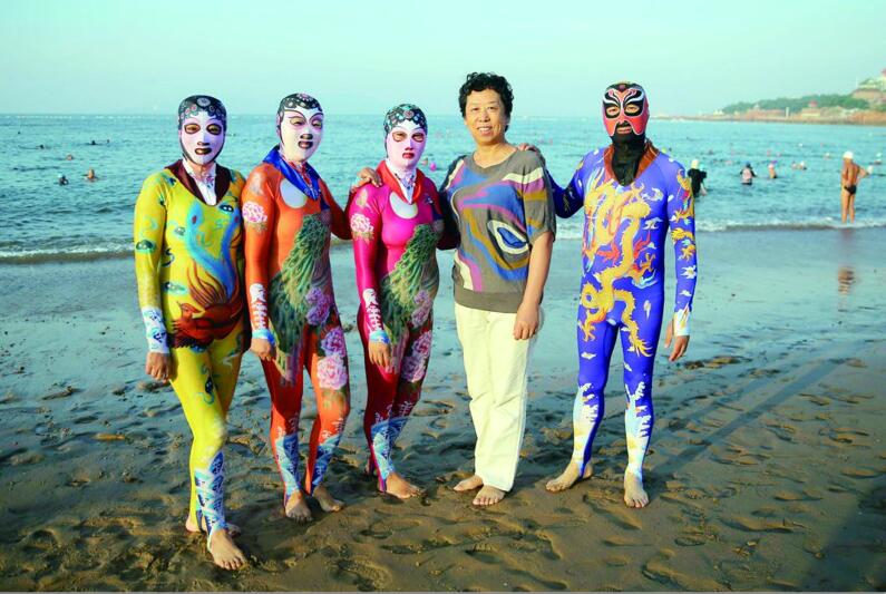 青岛脸基尼走上世界舞台 成为蕾哈娜等国际巨星新宠