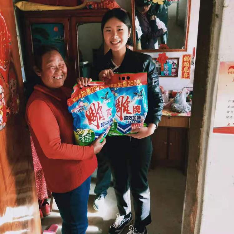 脱贫平度市妇联联合市扶贫办开展“环境脱贫+美丽庭院创建”行动