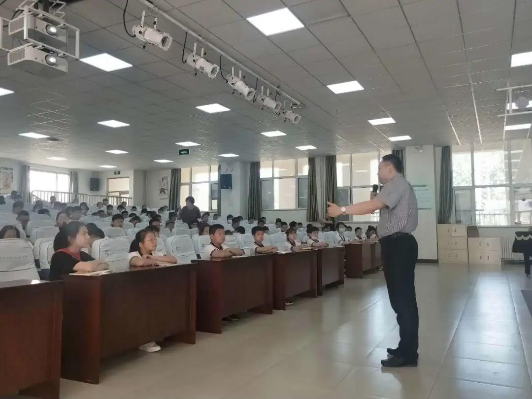 励志追梦 做最好的自己——青岛文正小学校长与毕业生畅谈家国情怀