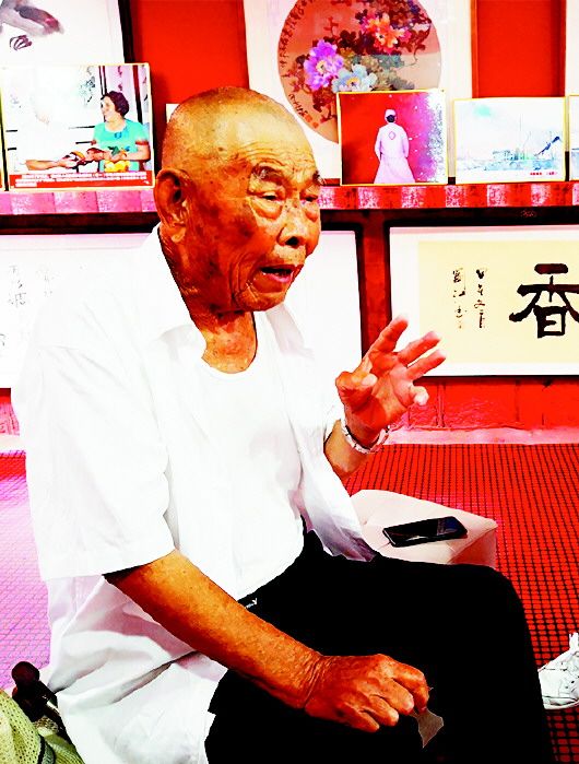 90胶州“90后”老兵身体多处受伤但他“不后悔”：子弹打穿左腿 弹片至今残留体内