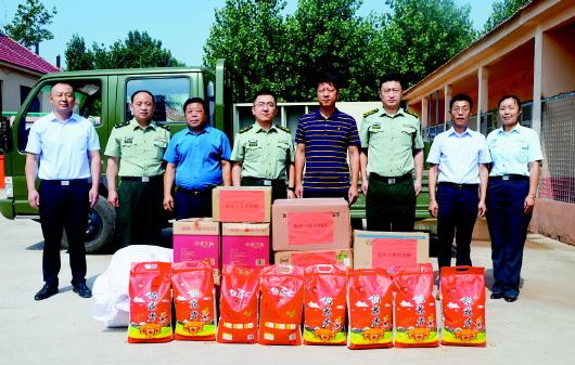 干休所胶州干休所军医走进胶西街道西佛乐村开展精准扶贫活动 为100余名村民现场义诊