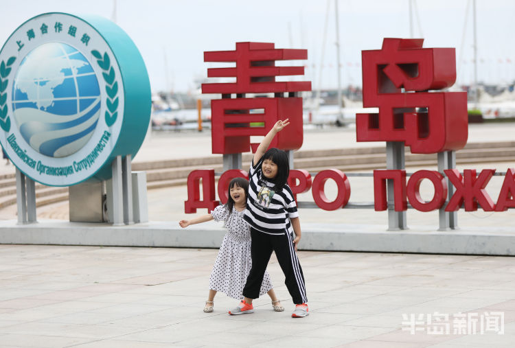 撒欢儿小“神兽”放假撒欢儿