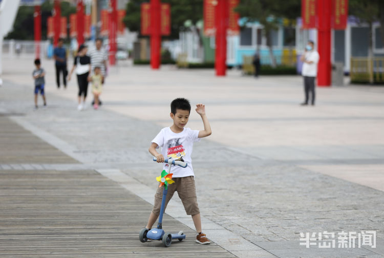 撒欢儿小“神兽”放假撒欢儿