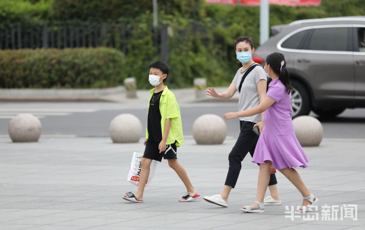 撒欢儿小“神兽”放假撒欢儿