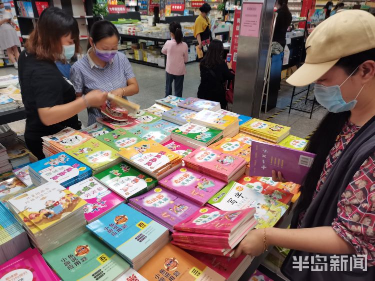 书海暑假来临 书海“充电”忙