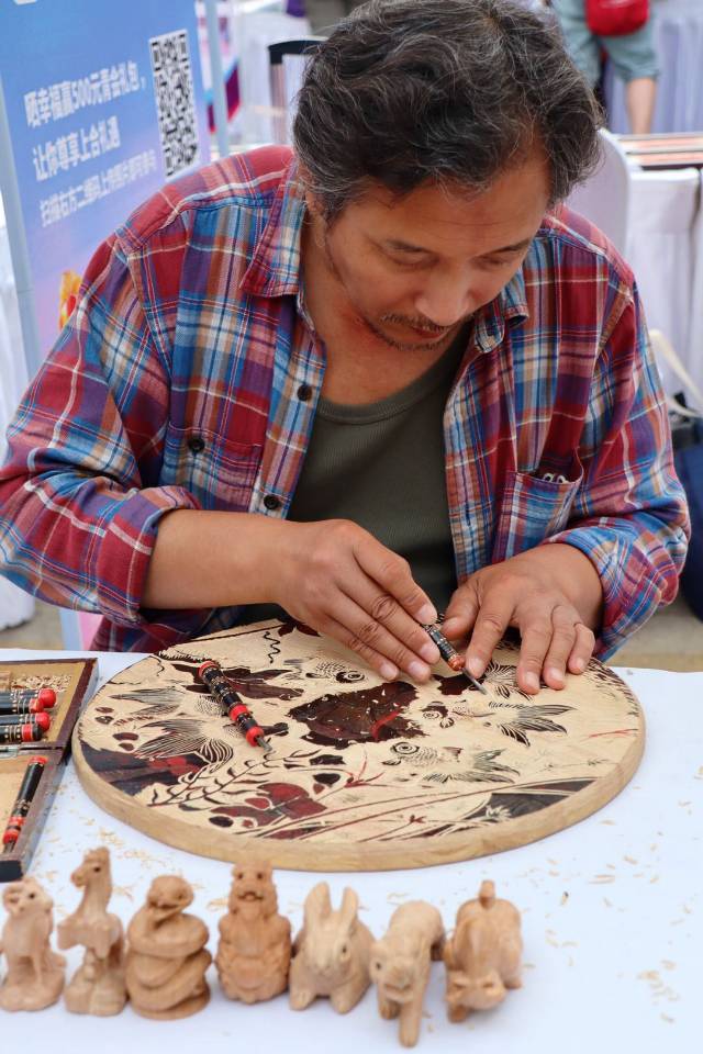 美文夜李沧更时尚 时尚文化市集推出特惠图书展