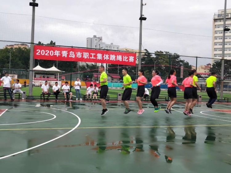 昨在青岛市职工集体跳绳比赛在工人文化宫举办 54支队伍“一决高下”
