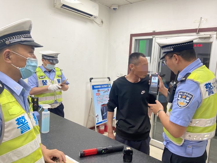 屡教不改青岛一男子无证醉驾上高速 屡教不改“二进宫”