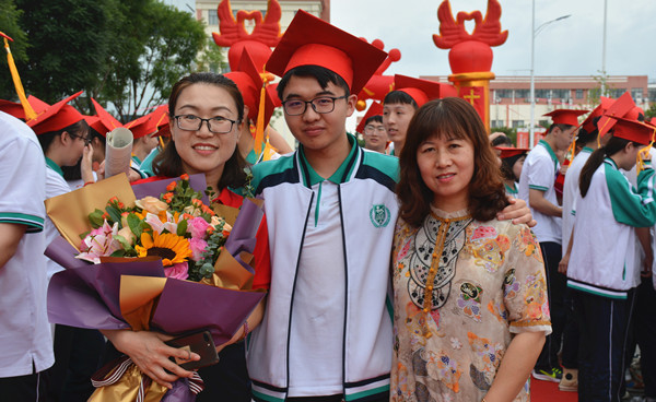 青岛通济实验学校举行2017级毕业典礼暨成人礼