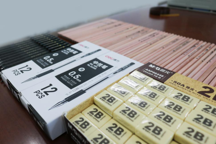 助考青岛地铁开辟助考绿色通道应对“两考”考生和家长免费坐地铁