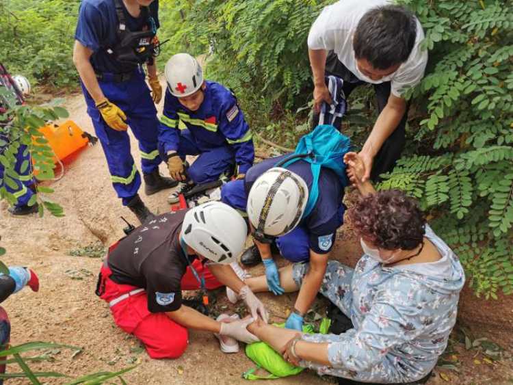 登山两天三起登山闹悬搜救队紧急救援 户外登山这些事要注意