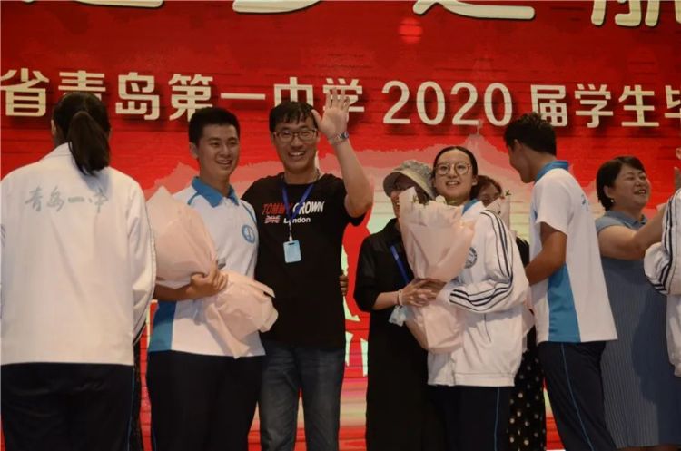 成人礼毕业季迎来成人礼 青岛一中祝你心想事“橙”