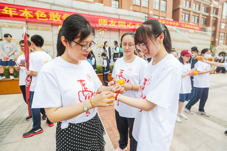 青岛九中黑马“战袍” 、心想事“橙”！祝福满满，青岛九中“最后一课”不舍再见