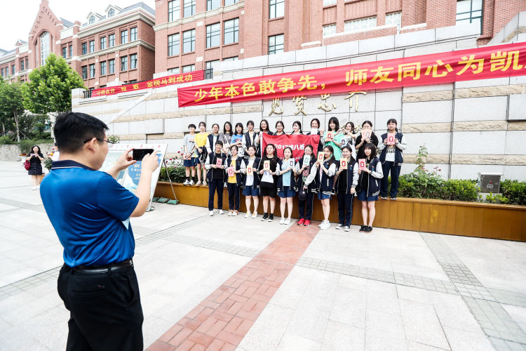 青岛九中黑马“战袍” 、心想事“橙”！祝福满满，青岛九中“最后一课”不舍再见