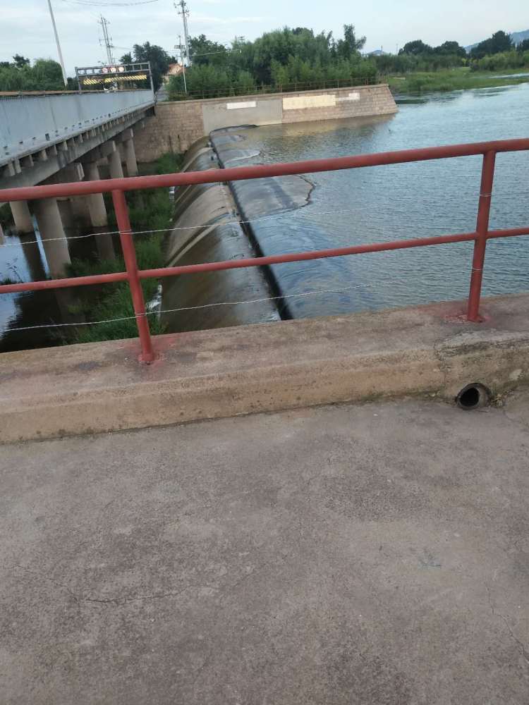 水域半岛记者探即墨水域② ：部分水域缺围挡 行人进入很“方便”