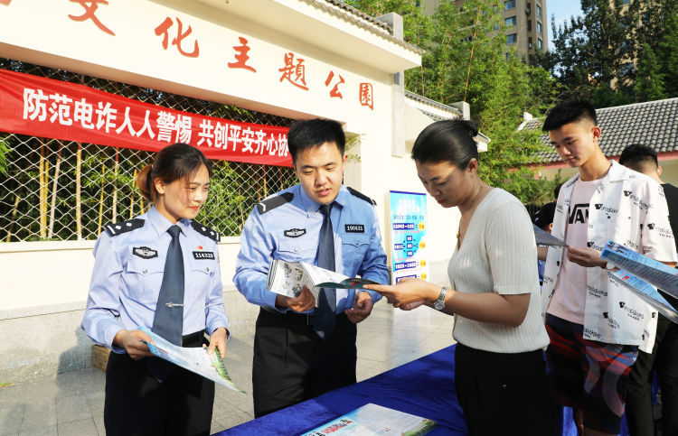 反诈平度公安：民警说唱自编歌谣 提醒市民反诈防骗