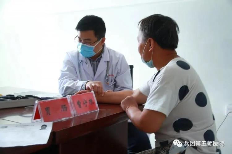 青大青大附院专家曹守根为新疆留下一支带不走的手术团队