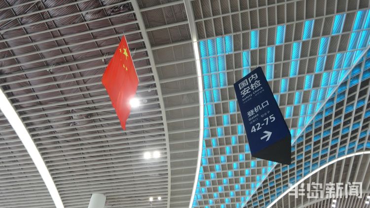 爆照青岛新机场航站楼揭面纱：刷票+刷脸可通行 行李可以自助放